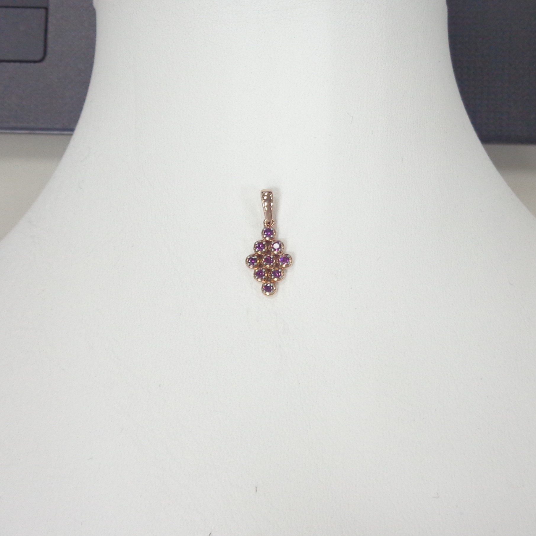 Серебряная подвеска с розовыми бриллиантами